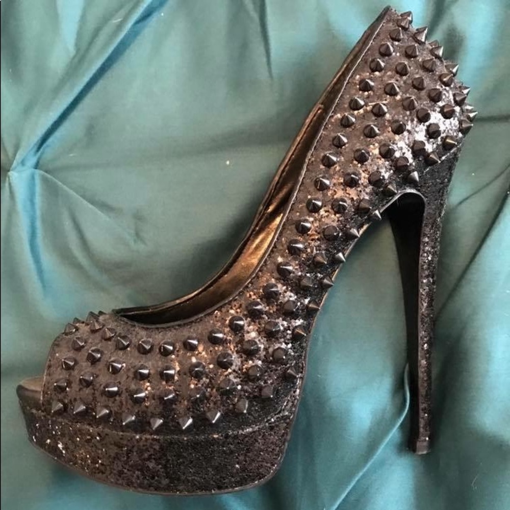 Steve Madden glitter/spike peep-toe pump